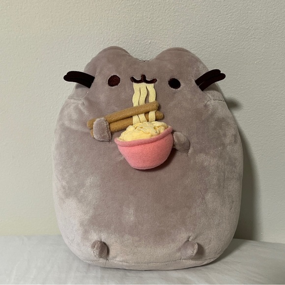 Pusheen eating ramen 2017 - Picture 2 of 4